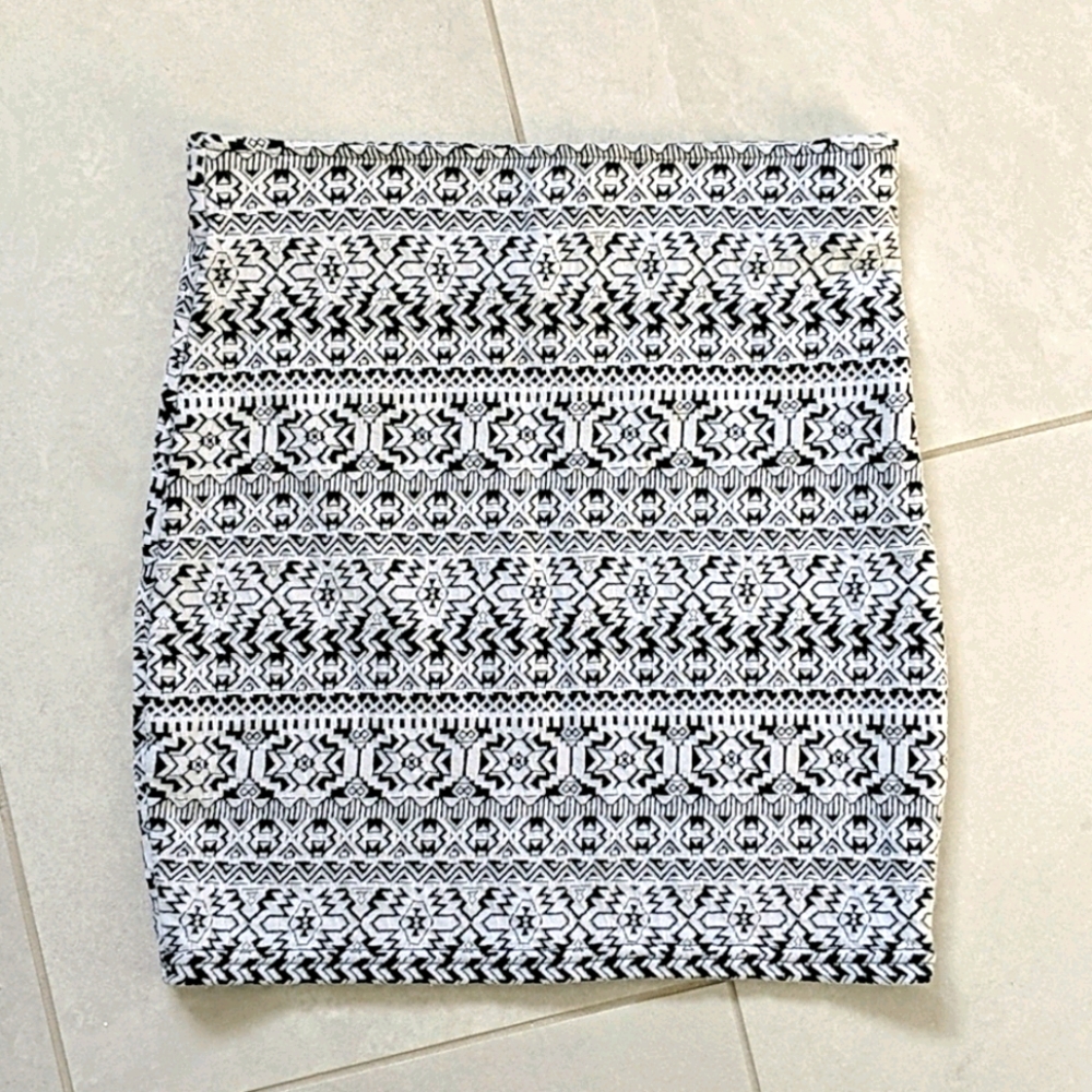 2 for $20! H&M Divided mini skirt